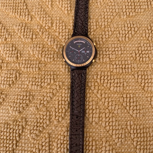 *{{Ferrari Formula Quartz Chronograph Watch}} - Picture 5 of 10